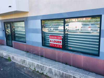 Location Locaux commerciaux salon de provence pelissanne T01 Pelissane la Cour des Lices